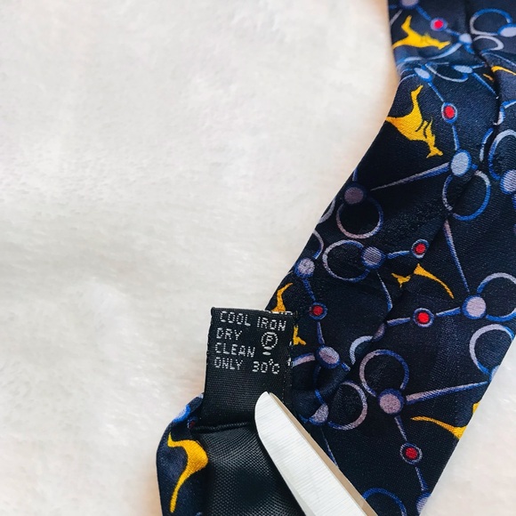 Address Australia A. Royale & Co Tie Navy Kangaroo Print 100% Silk Seta - Picture 9 of 9